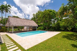 6761 SW 76th Terrace in South Miami, FL - Building Photo - Building Photo