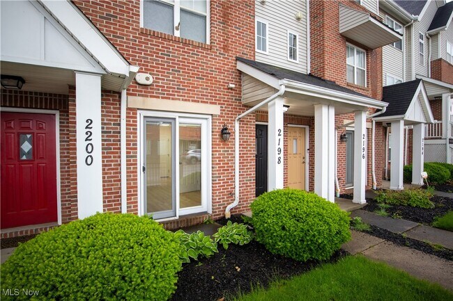 2198 Noble Rd in Cleveland Heights, OH - Building Photo - Building Photo
