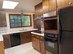 535 Upham St in Petaluma, CA - Building Photo - Building Photo