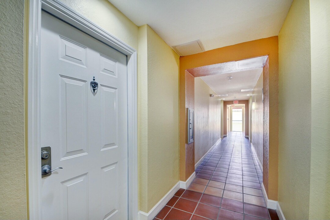 630 S Sapodilla Ave in West Palm Beach, FL - Building Photo