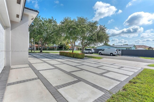 6402 SW 93rd Pl in Miami, FL - Building Photo - Building Photo