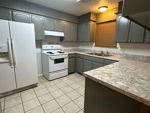 3007 NE Lancaster Ln in Lawton, OK - Foto de edificio - Building Photo