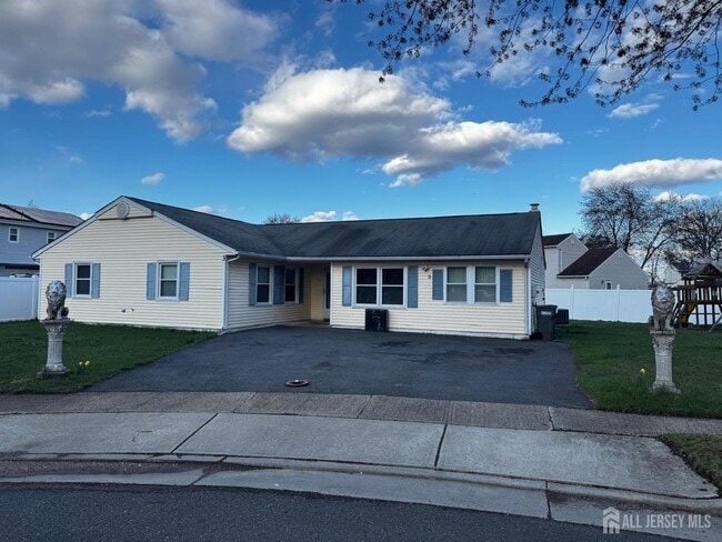 3 Joyce Dr in Piscataway, NJ - Building Photo - Building Photo