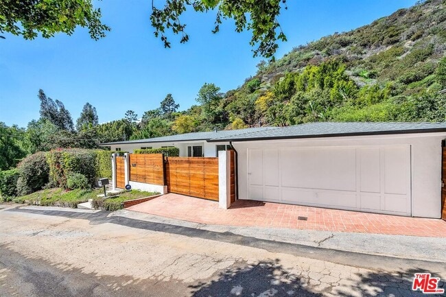 9495 Gloaming Dr in Beverly Hills, CA - Building Photo - Building Photo