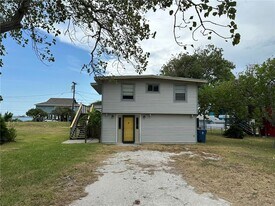 810 S Sandpiper St in Ingleside, TX - Building Photo