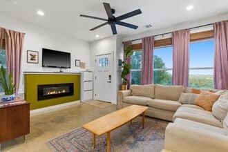 326 Tahitian Dr in Bastrop, TX - Building Photo - Building Photo