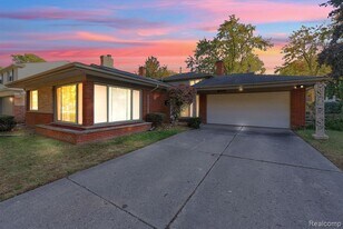 32725 Barkley St in Livonia, MI - Building Photo