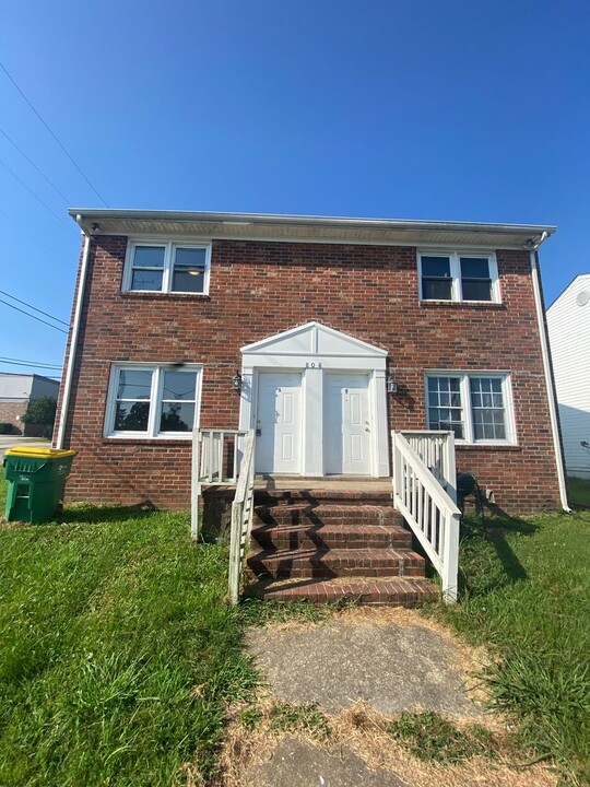808 Arlington Rd in Hopewell, VA - Foto de edificio
