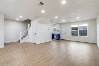 301 Towne House Ln in Richardson, TX - Building Photo - Building Photo