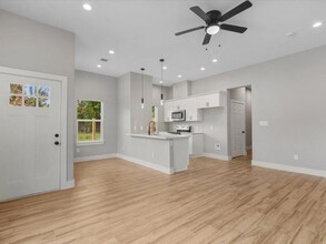 4124 Vaughn St, Unit A in Houston, TX - Foto de edificio - Building Photo
