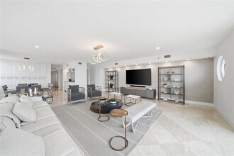 5801 Collins Ave, Unit 700 in Miami Beach, FL - Building Photo - Building Photo