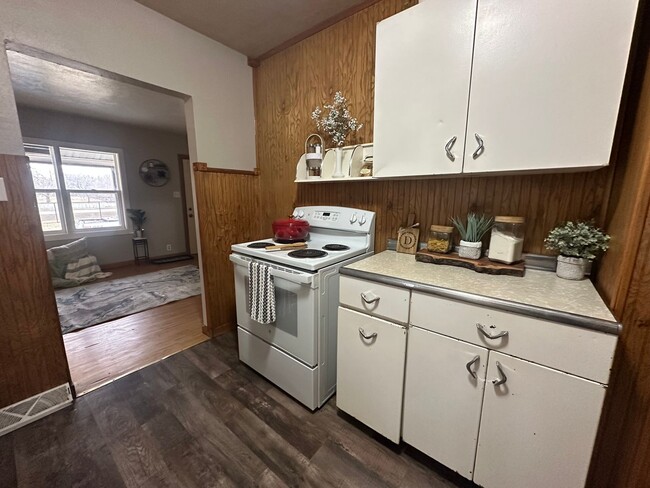 322 Lester St in Waterloo, IA - Building Photo - Building Photo
