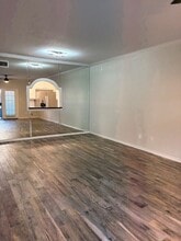 622 Wilcrest Dr in Houston, TX - Building Photo - Building Photo