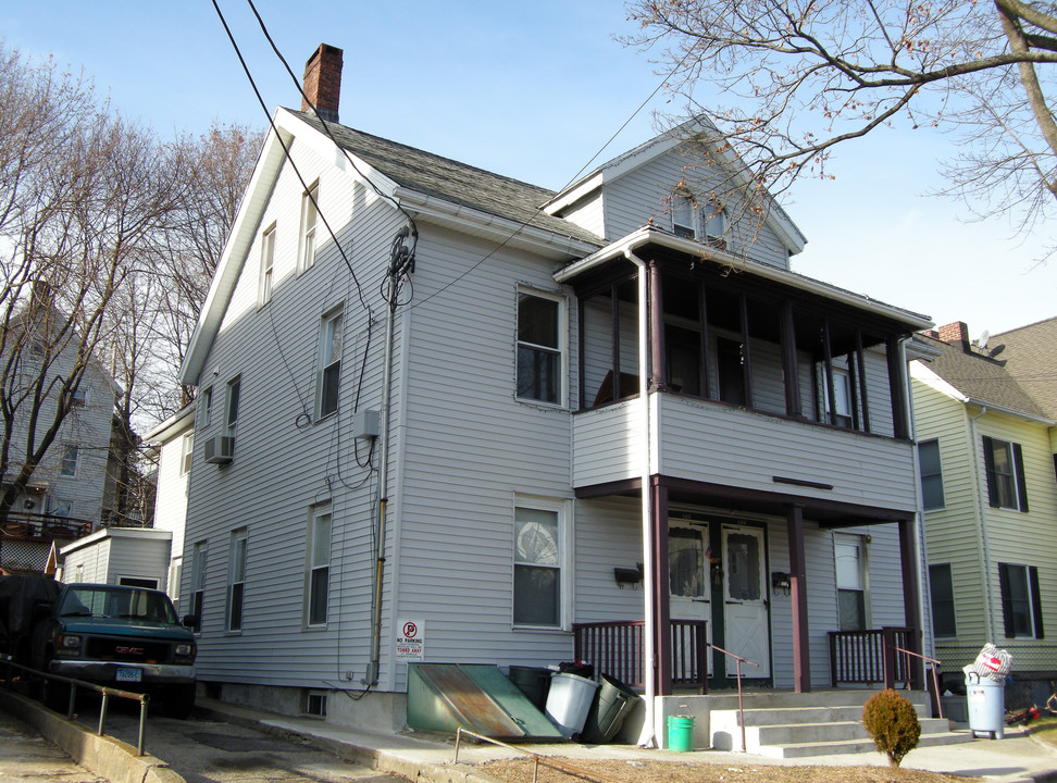 566 Howe Ave in Shelton, CT - Building Photo