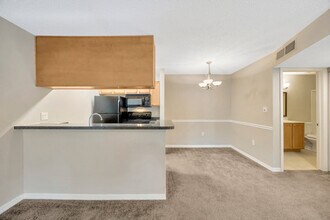 308 Lake Parsons Green in Brandon, FL - Building Photo - Building Photo