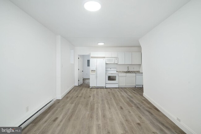 10 N 54th St in Philadelphia, PA - Building Photo - Interior Photo