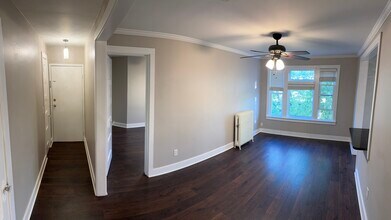 2536 DuPont Ave S, Unit 304 in Minneapolis, MN - Foto de edificio - Building Photo