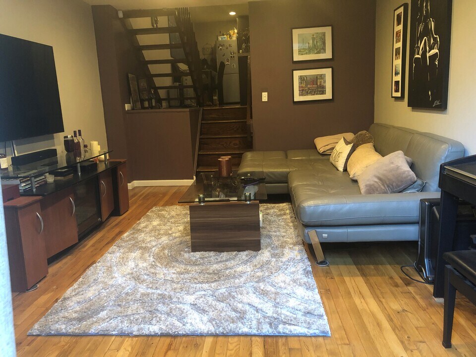 435 E 86th St in New York, NY - Building Photo