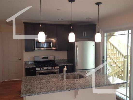 77 Beechcroft St, Unit 3 in Boston, MA - Building Photo