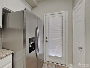 9827 W Spinnaker Creek Ave in Las Vegas, NV - Building Photo - Building Photo