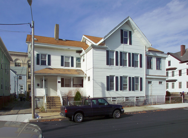 463 Pine St in Fall River, MA - Foto de edificio - Building Photo