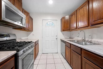 14012 Sayre St in Sylmar, CA - Building Photo - Building Photo