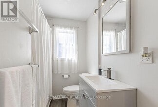 101 Flora Dr in Toronto, ON - Building Photo - Building Photo