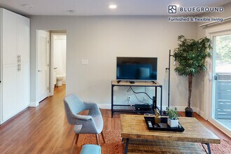 111 N Rengstorff Ave in Mountain View, CA - Building Photo - Building Photo