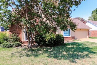 8144 Creekside Cir N in Memphis, TN - Building Photo - Building Photo