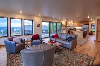 4896 Harbor Hills Dr in Freeland, WA - Building Photo - Building Photo