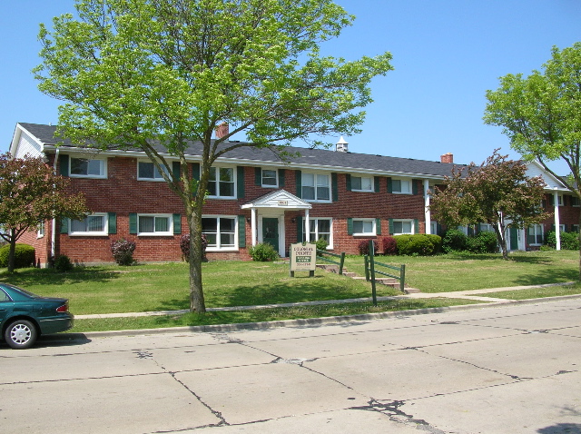 9003 N 96th St in Milwaukee, WI - Foto de edificio - Building Photo