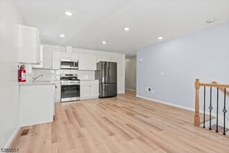 142 N 15th St in East Orange, NJ - Building Photo - Building Photo