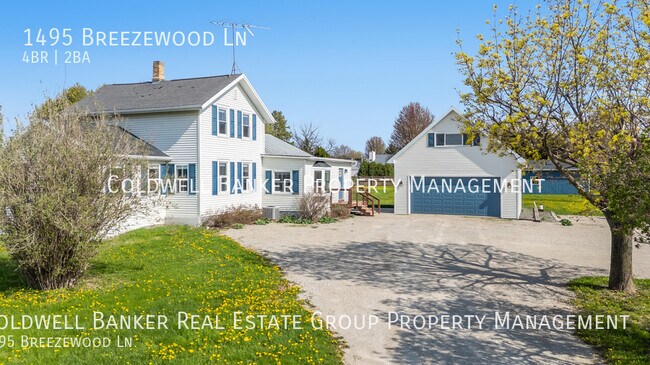 1495 Breezewood Ln in Neenah, WI - Building Photo - Building Photo