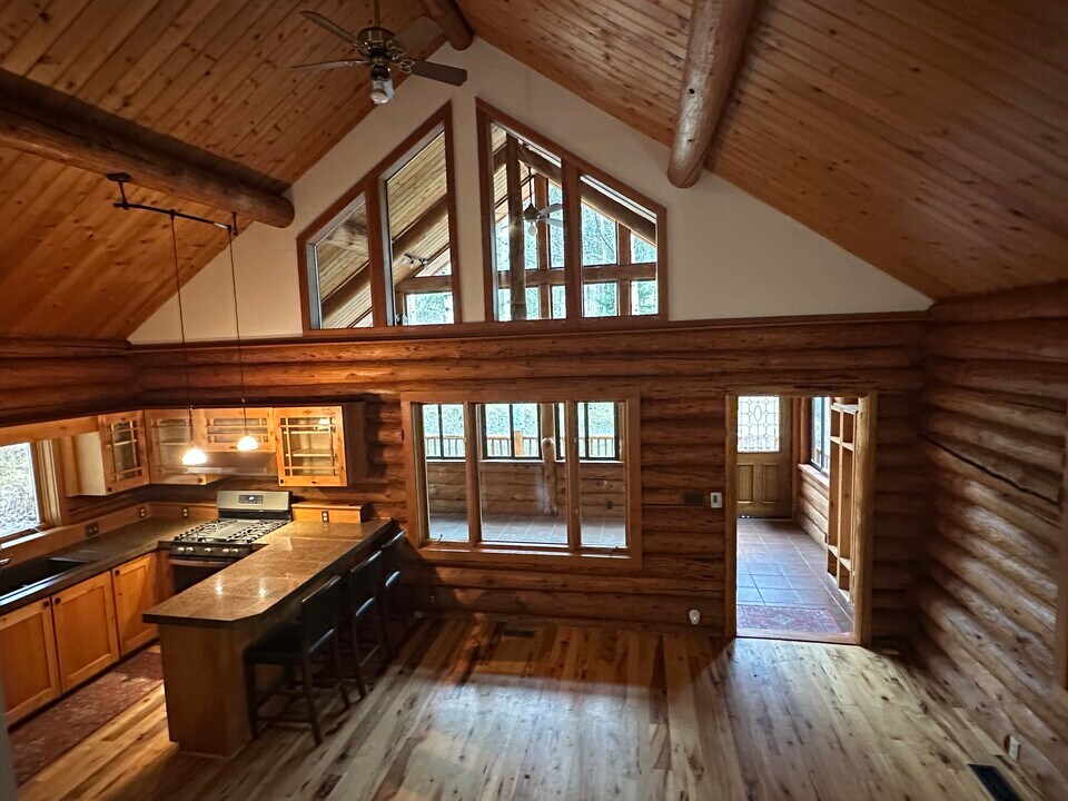 3950 Redtop Ln in Wilson, WY - Building Photo