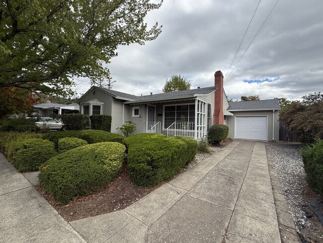 2230 Montecito Ave in Santa Rosa, CA - Building Photo - Building Photo