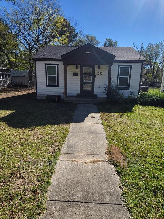 2217 W Kaufman St in Paris, TX - Building Photo