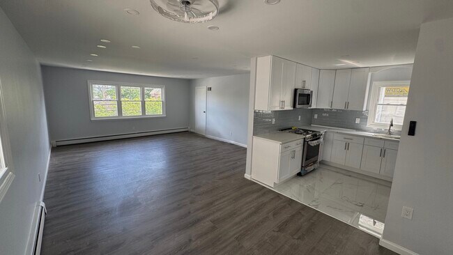627 Avenue E, Unit Floor 2 in Bayonne, NJ - Building Photo - Building Photo