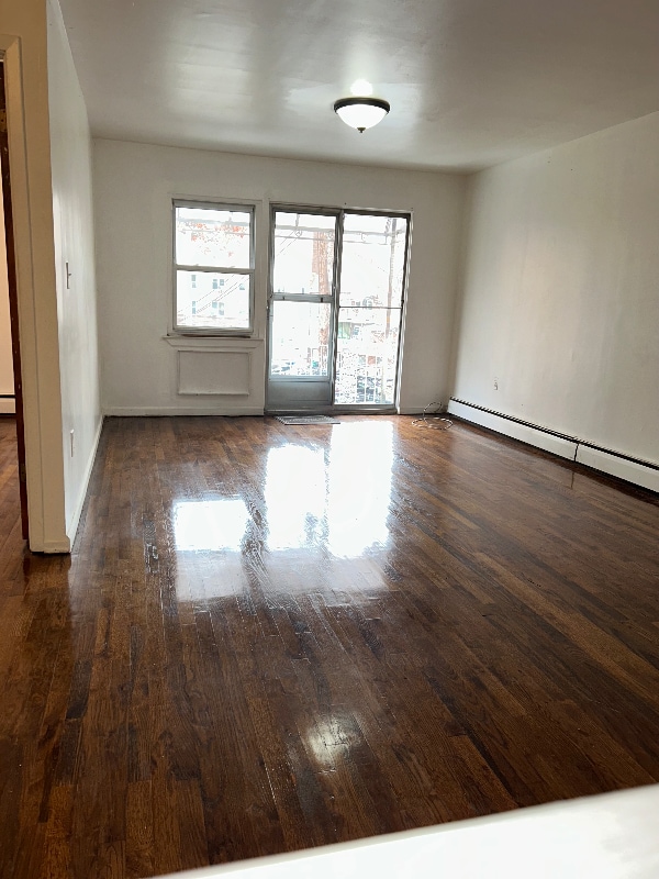 142-22 Pershing Crescent in Queens, NY - Building Photo - Building Photo