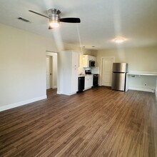 1010 Marion St in Port Neches, TX - Building Photo - Building Photo