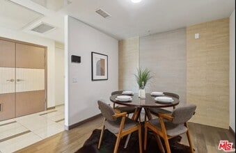 903 S New Hampshire Ave in Los Angeles, CA - Building Photo - Building Photo