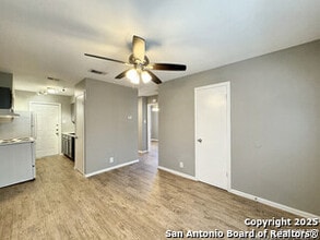 844 E Sunshine Dr in San Antonio, TX - Building Photo - Building Photo