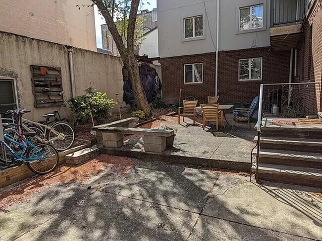 734 S 4th St in Philadelphia, PA - Building Photo - Building Photo