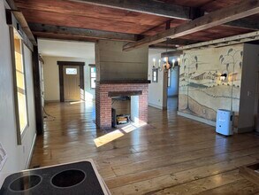 106 Wheelock Ave in Millbury, MA - Foto de edificio - Building Photo