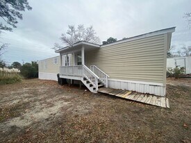4963 Bud St SE in Southport, NC - Building Photo