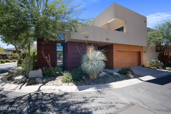 6525 E Cave Creek Rd in Cave Creek, AZ - Building Photo - Building Photo