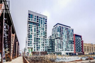 576 Front St W in Toronto, ON - Building Photo