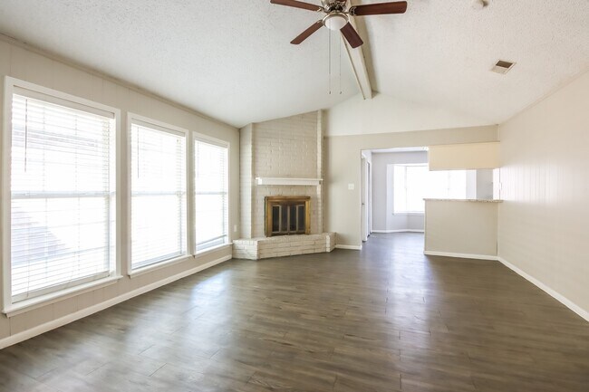 2003 Woodway Dr in New Caney, TX - Building Photo - Building Photo