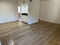 15 Hampton Ct, Unit H in Alhambra, CA - Building Photo - Building Photo