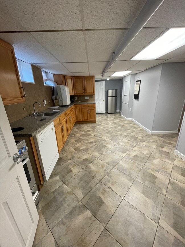 96 Holland St, Unit 1B, Unit 1B