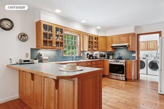 330 Sprig Tree Path in Sag Harbor, NY - Building Photo - Building Photo
